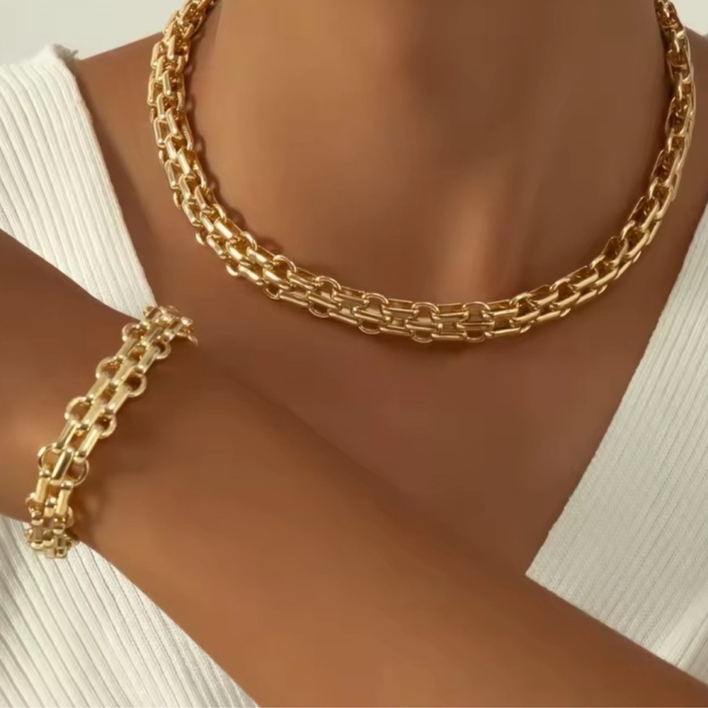 Elegant Gold Chain Necklace and Bracelet